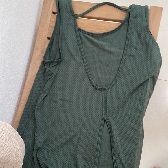 Afriel & Tabris open back olive green exercise top - Picture 5 of 8